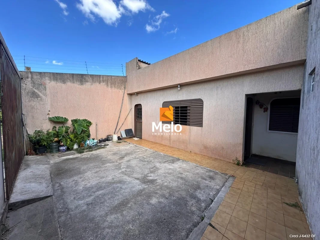 Quadra 03 Setor Sul - próximo à Madeireira Santa TerezinhaImóvel com duas casas ...