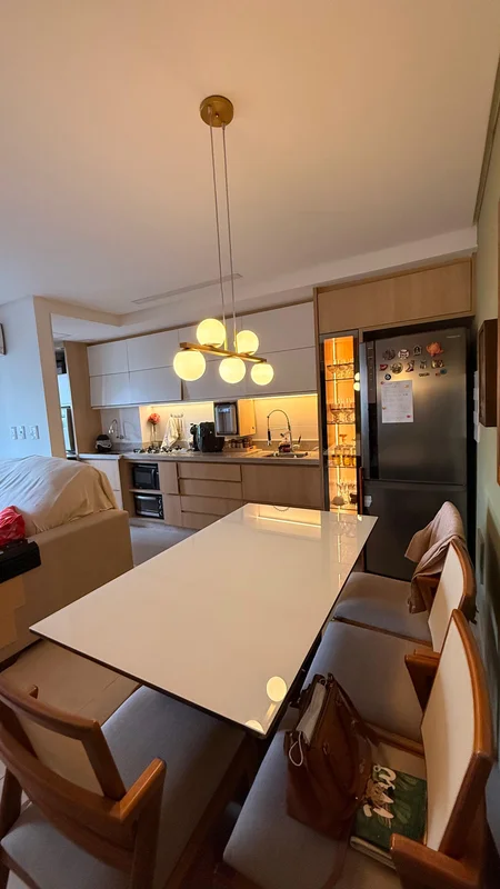 Maravilhoso apartamento de 2 quartos sendo 1 suite, todo em armários, 100% sol d...