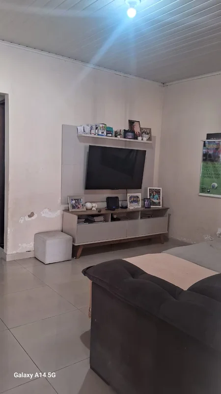 CASA A VENDA QNN 22 CEILÂNDIA SUL Características:Casa com 2 qtos, Sala, Cozinha...