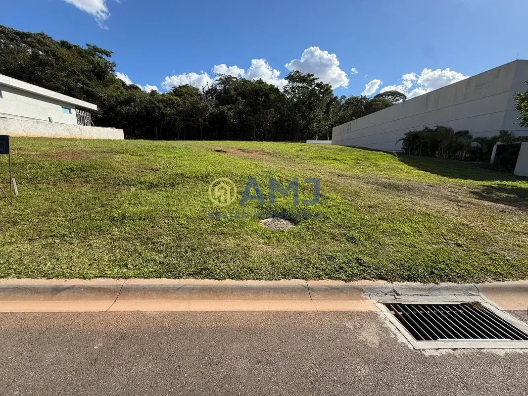 LOTE À VENDA PLATEAU DOR PRIVILEGE GOIÂNIA/GO Área total: 1.047,59 m² Lote plano...