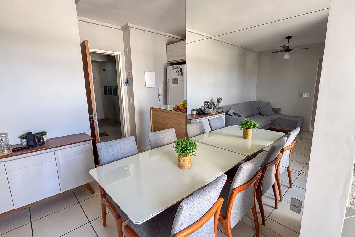 Apartamento com 65 mÂ², com 03 quartos, sala de estar e jantar integradas, cozin...