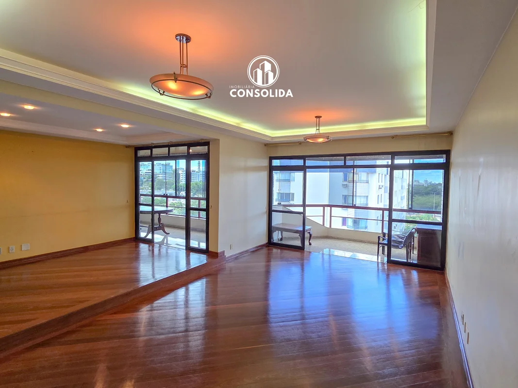 Apartamento de canto no Edifício Resiencial Parthenon. Salão c/2 ambientes, vara...