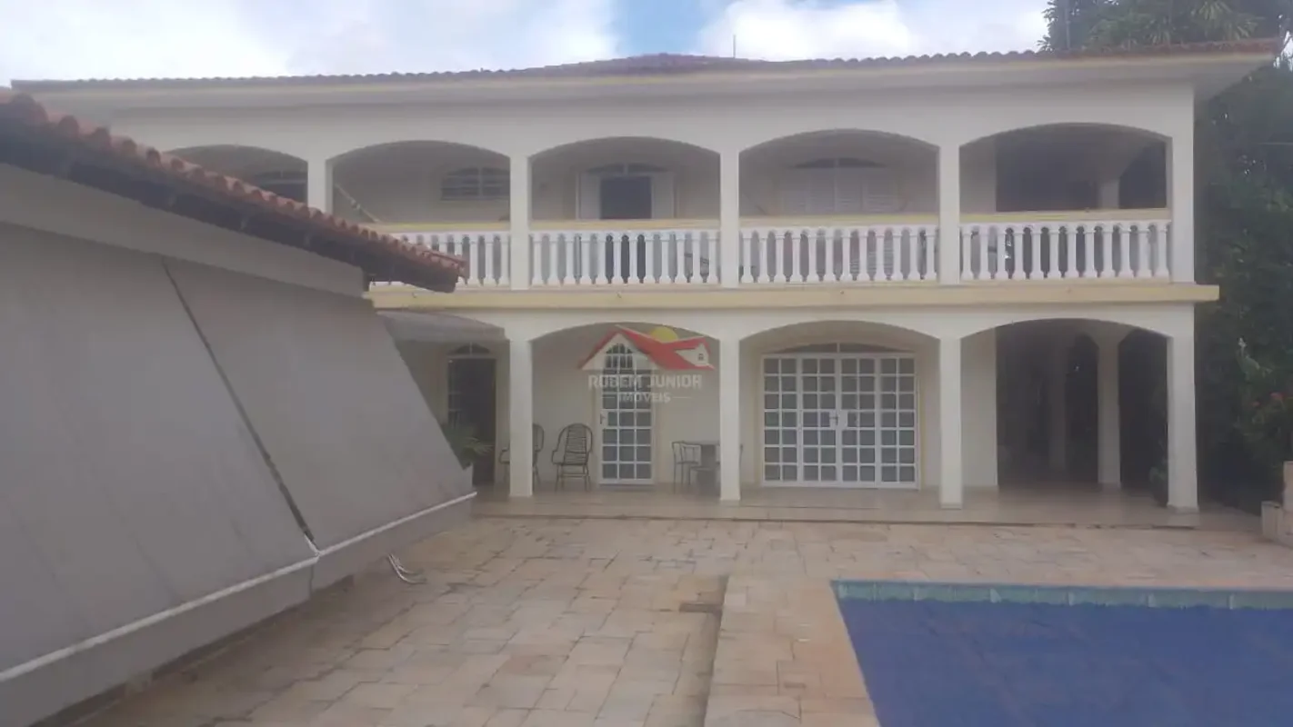 Casa Mobiliada no Lago Norte – SHIN QL 05• 4 quartos, sendo 4 suítes• 7 banheiro...
