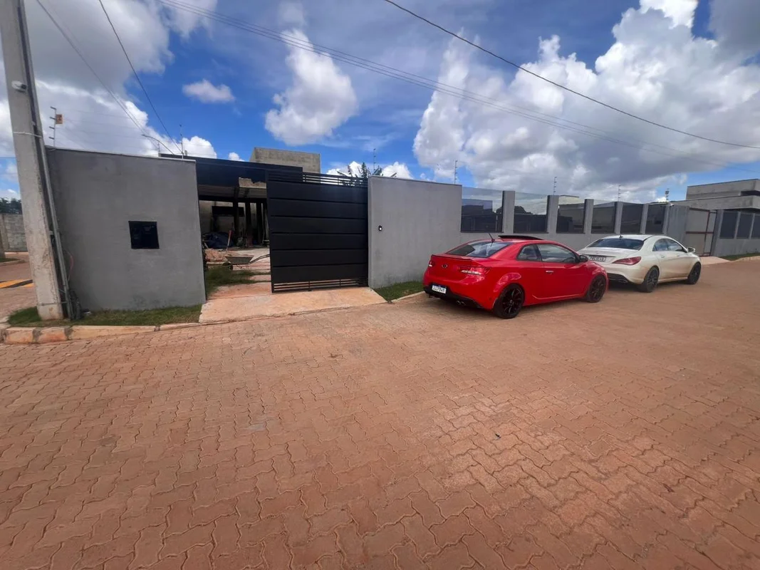 Descubra seu novo lar na charmosa Alameda dos Ipês, no Residencial Chacara 743, ...