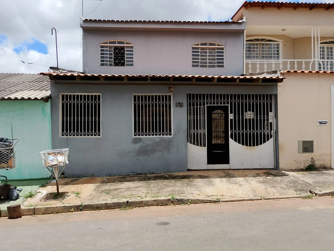 Sobrado amplo em samambaia Norte 601 com 160m² de área construída Este incrível ...