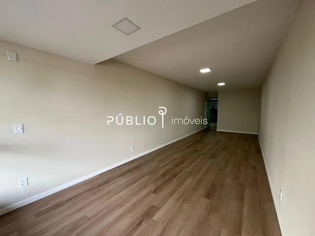 PÚBLIO IMÓVEIS ALUGA SALA COMERCIAL NO ED PEDRO TEIXEIRA QI 33, COMPOSTO POR:- S...