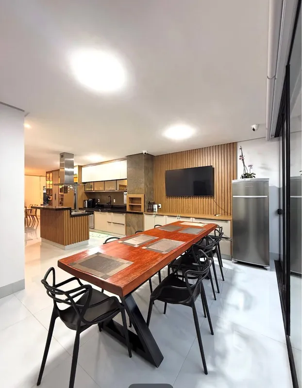 CASA COM M23 SUITES PLENAS COMPLETA EM MARCENARIA AR CONDICIONADO EM TODOS AMBIE...