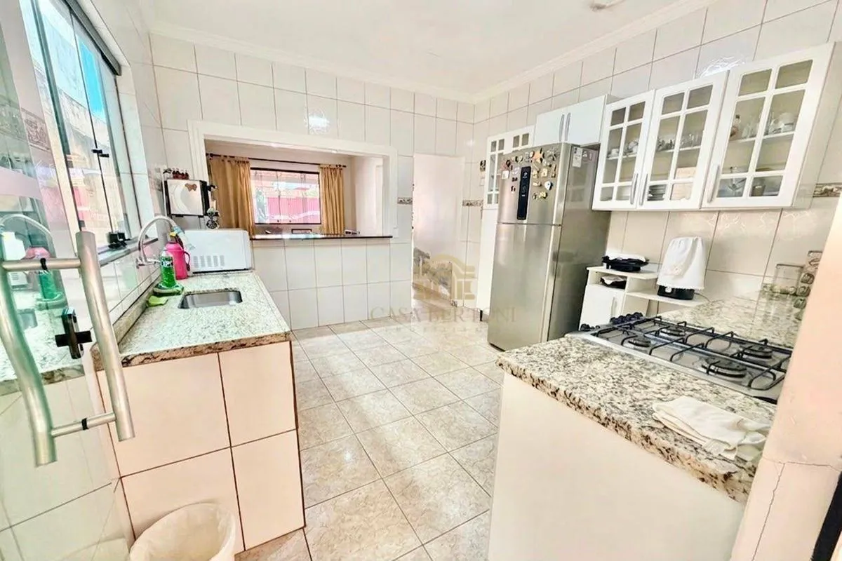 CASA 2 QUARTOS VARANDA COM CHURRASQUEIRA TERRAÇO E ESCRITÓRIOUm imóvel amplo, fu...