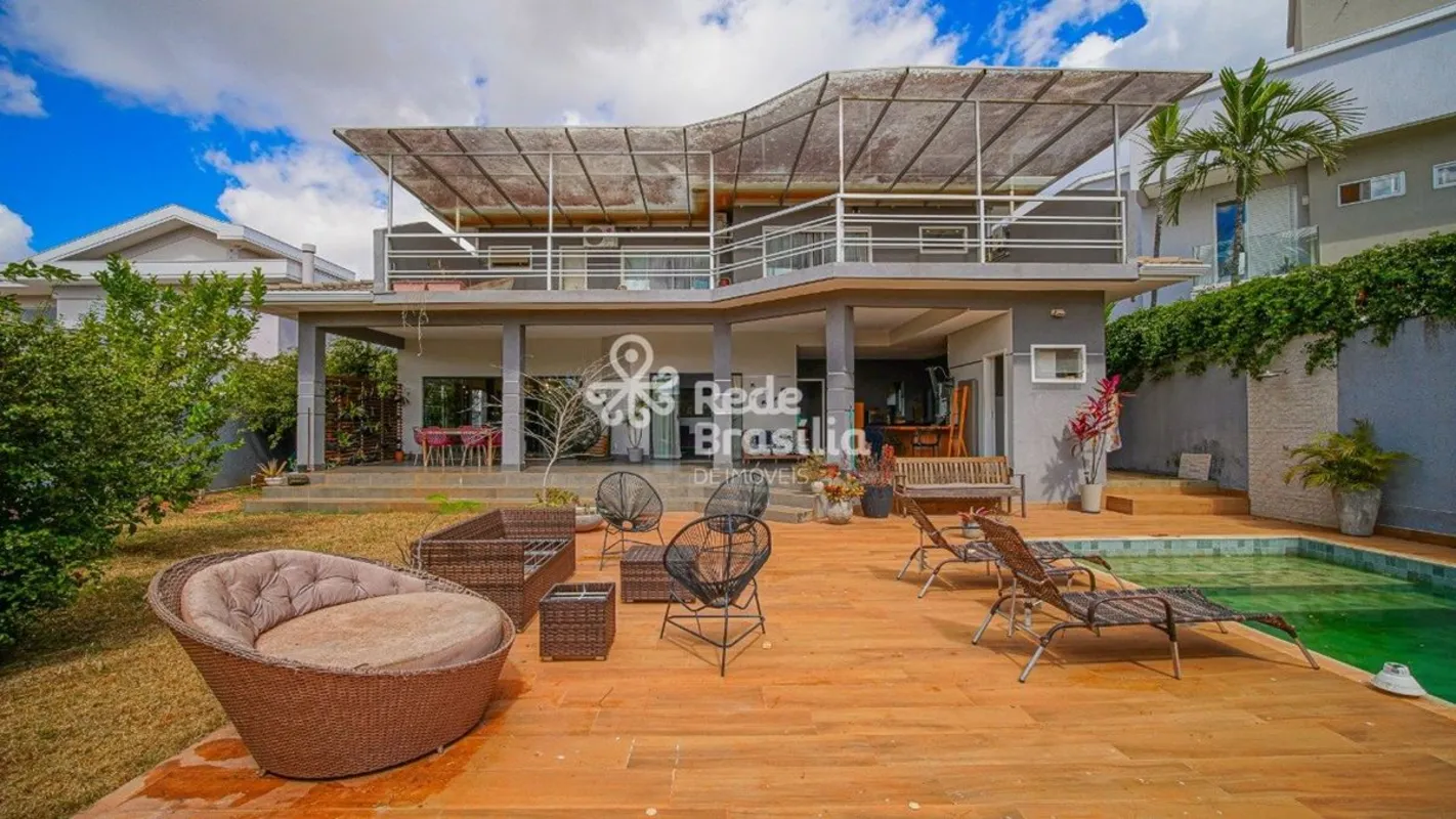 Quadra 2 do Solar de Brasília.Esta residência traduz uma forma de morar cada vez...