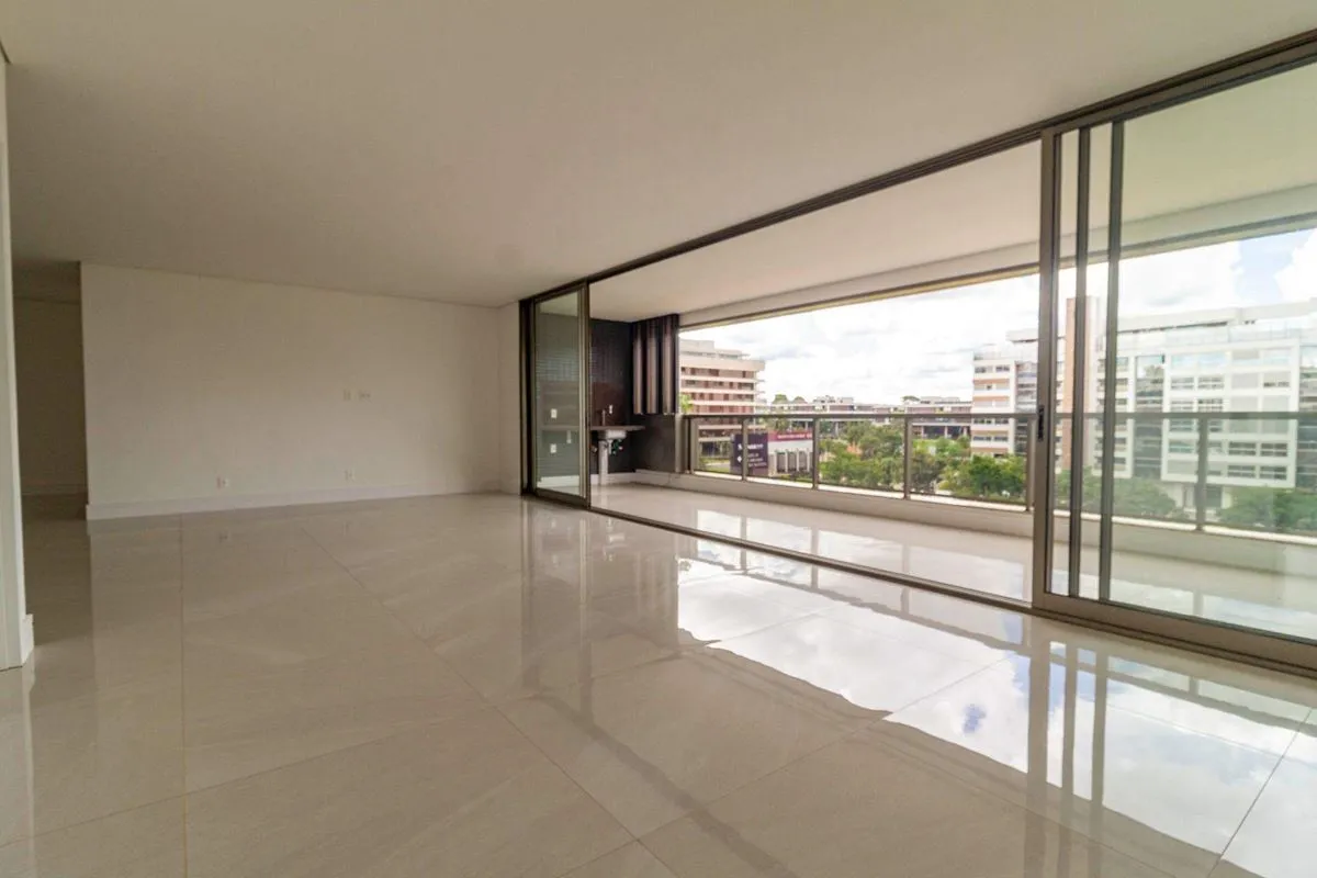 Apartamento reformado e de alto padrão, com 184m², localizado em uma das melhore...
