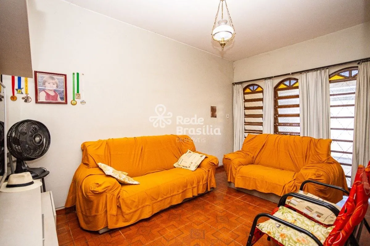QE 13 - Casa Térrea - Excelente Localização, Conforto e Praticidade - Guará IILo...