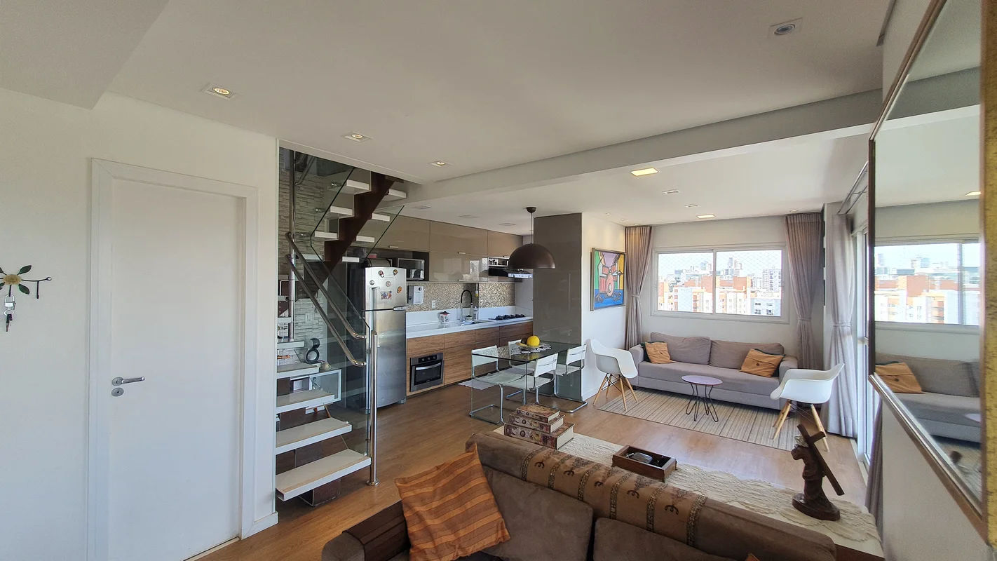 ESPECIFICAÇÕES DO IMÓVEL:Apartamento no 19º andar – último pavimento! Duplex com...