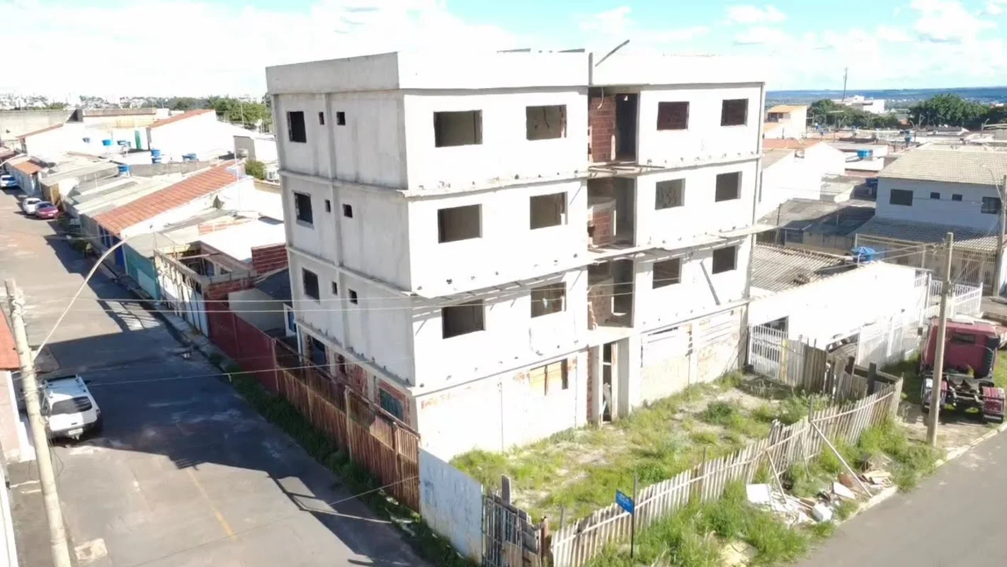Qnp 30 Lote de esquina Otimo projeto com 4 apartamentos por andar sao 4 andares,...