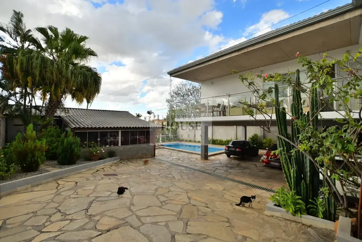 Encante-se com esta casa térrea no SHIS QI 1 Conjunto 1, no Lago Sul, Brasília, ...