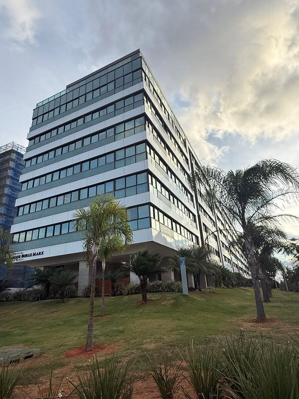 Apartamento vazado, com marcenaria, bancadas em granito, 03 suites + DCE, 03 vag...