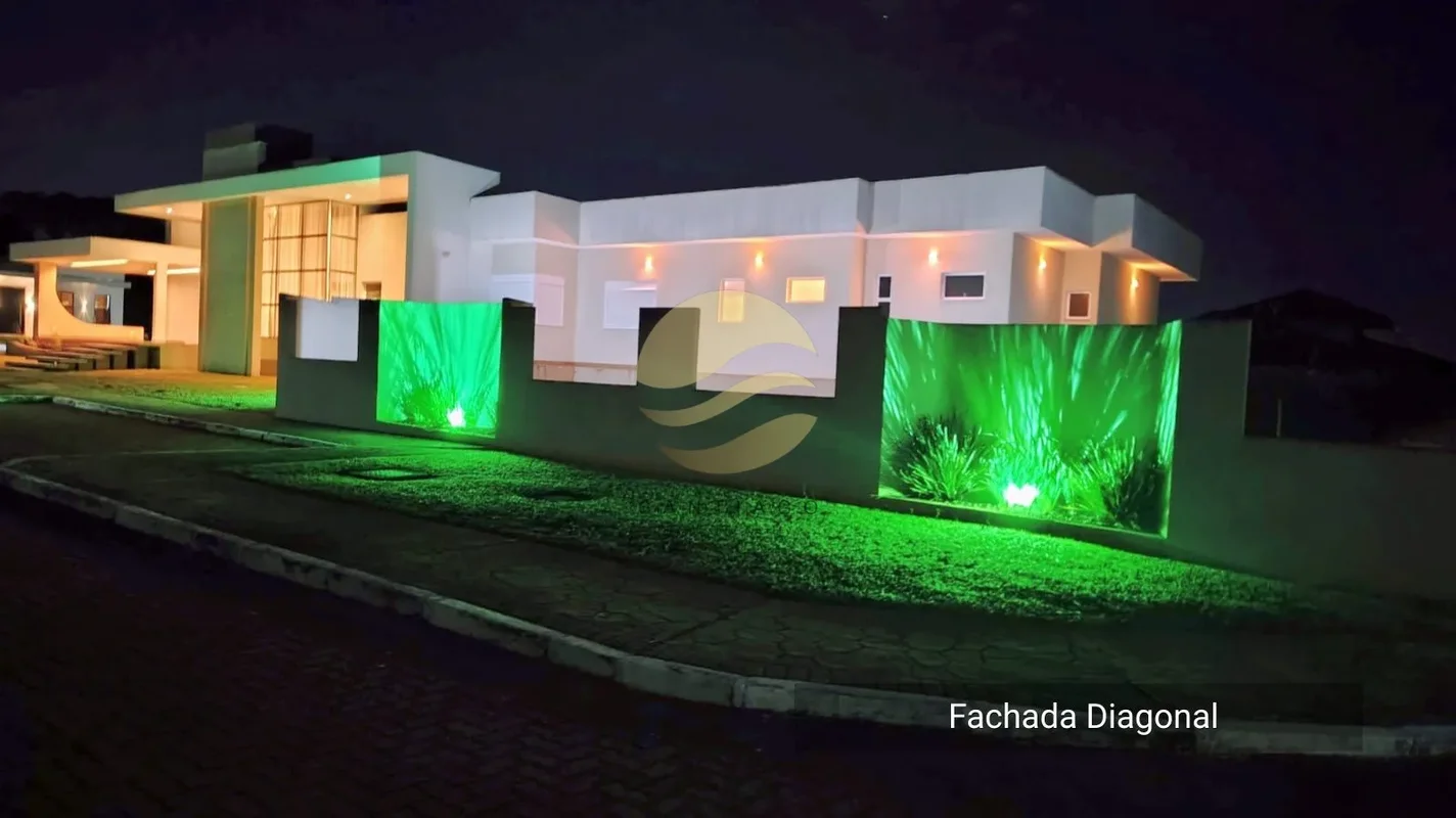 OPORTUNIDADE EXCLUSIVA NO PARK WAY:Casa Térrea Moderna de Alto Padrão – Lote de ...