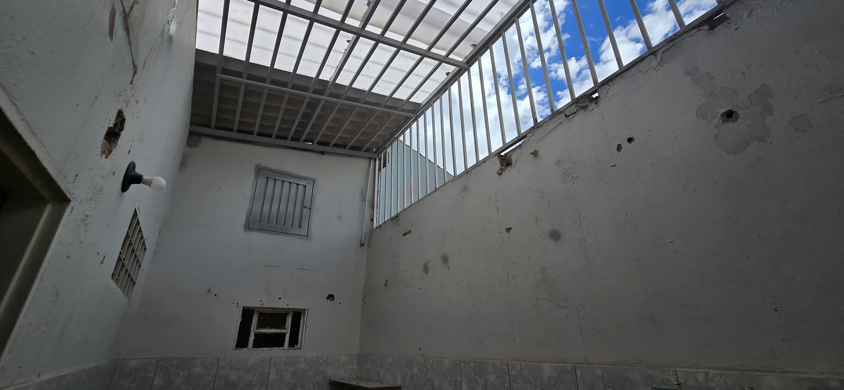 Oportunidade em Samambaia Norte – Quadra 210Excelente casa na laje, espaçosa e c...