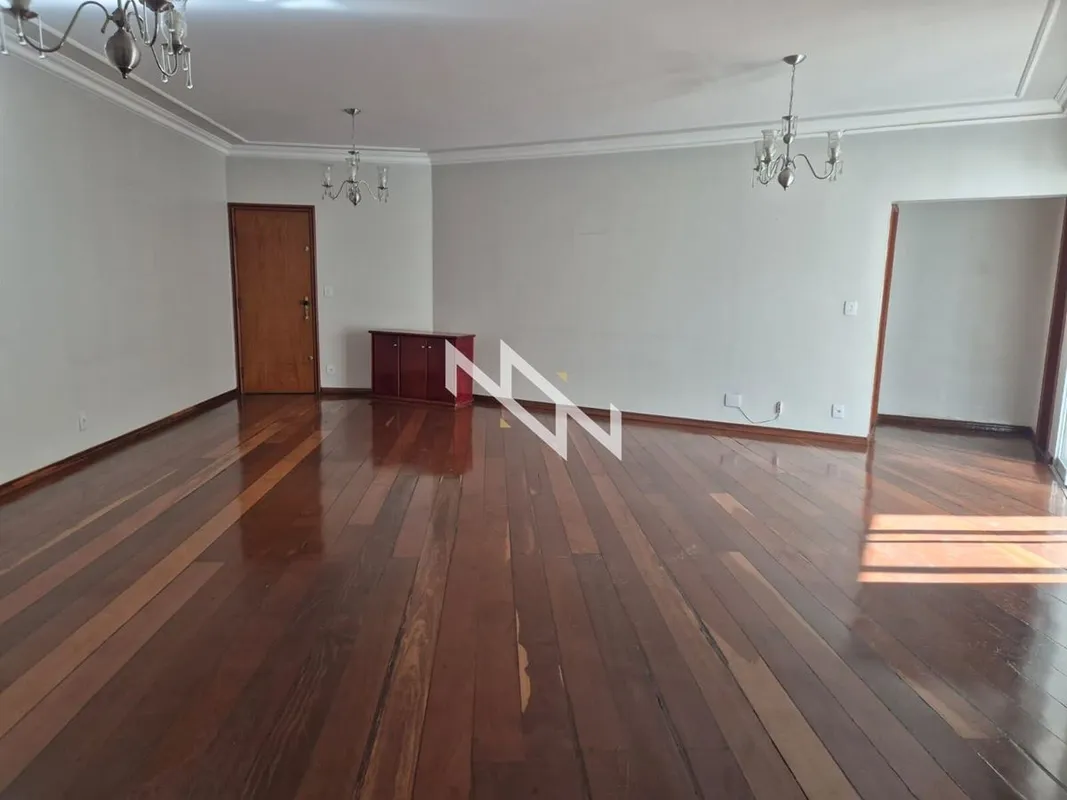 Apartamento à venda no Setor Nova Suíça, com 176 m² de área privativa, oferecend...