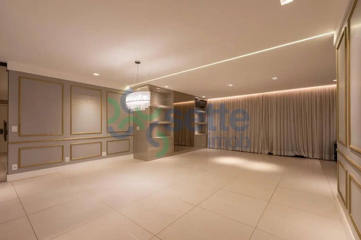 Um apartamento de 152m² com sala de 56m², planta rara e vista para o jardim na S...