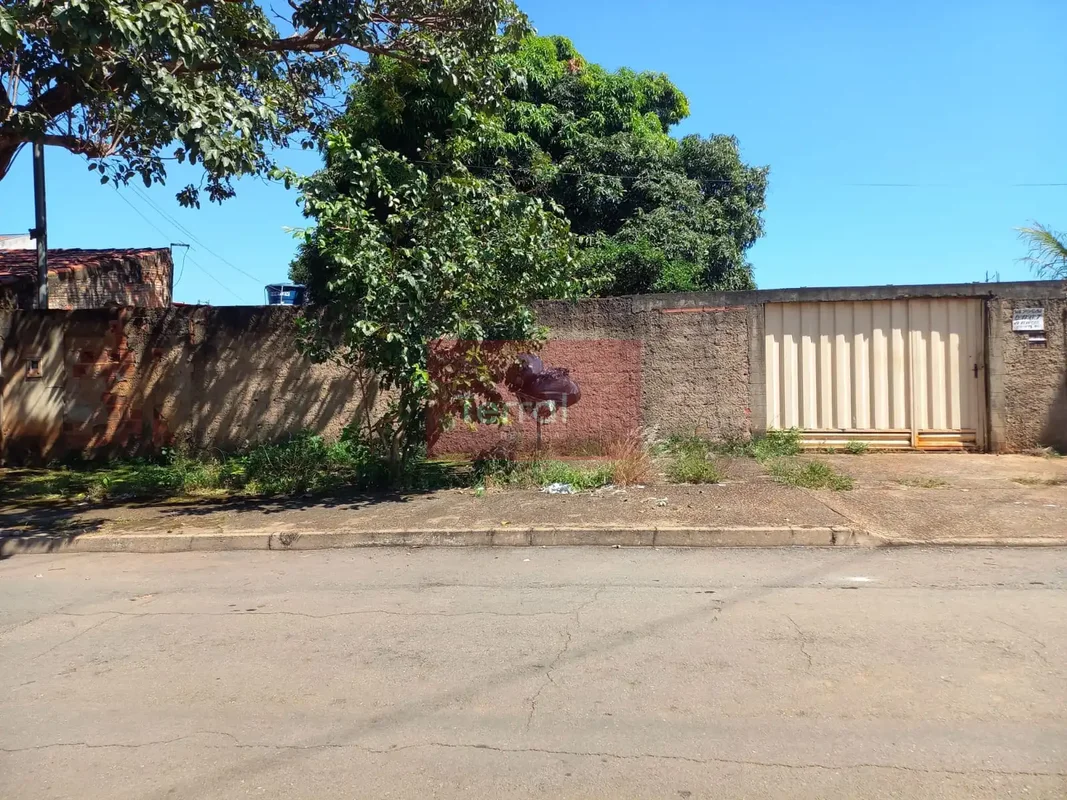 Lote residencial no Jardim Helvécia.Lote grande, murado em rua tranquila no Jard...