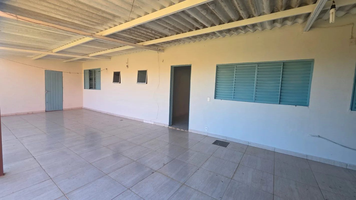 *Alugo casa no Altplano Leste* Casa composta por: 2 quartos amplos, sendo 1 suít...