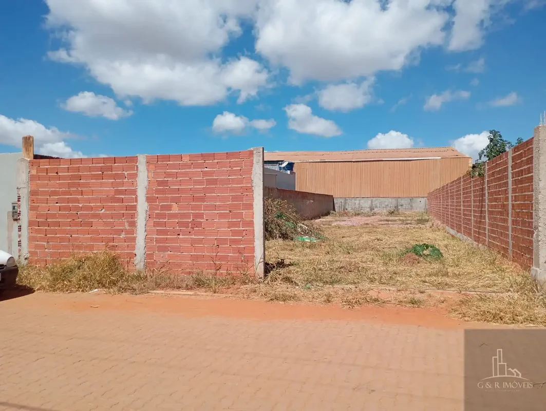 OPORTUNIDADE NA RUA 01 - 26 DE SETEMBROVendo excelente lote com 450m² em condomí...