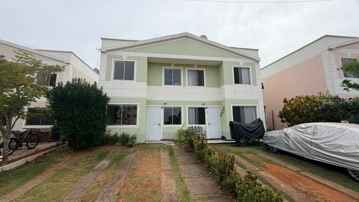 Com uma planta inteligente e totalmente reformada, esta casa de 88 m² de área út...