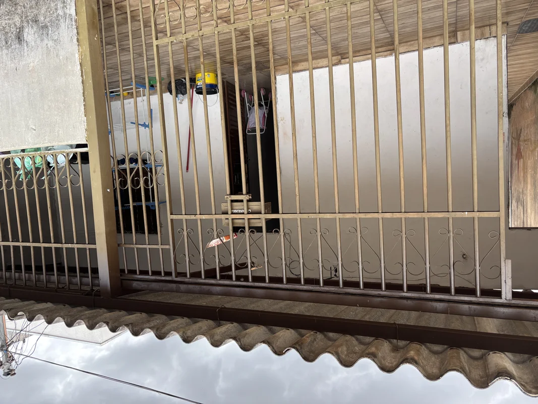 Casa da frente com 2 qts , sl, coz, forrada PVC e casa de fundo com 1 qt, sl coz...