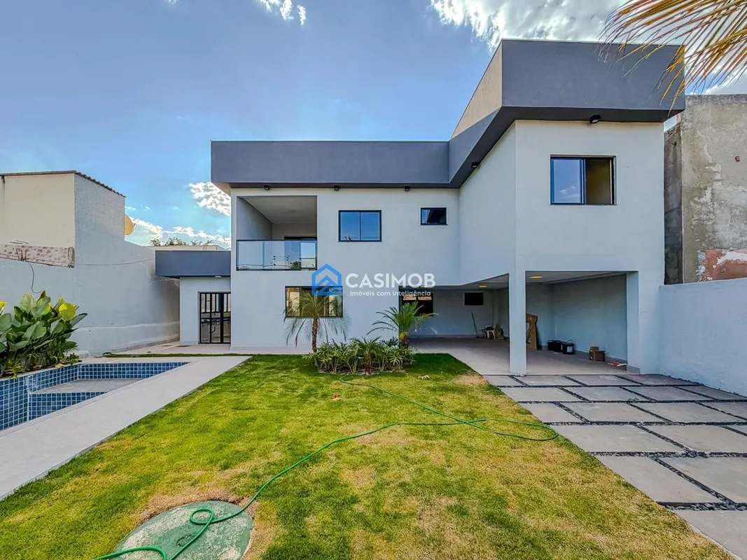  CASA 4 SUÍTES | 436 M² | ARNIQUEIRAS Casa moderna, ampla e com excelente padrão...
