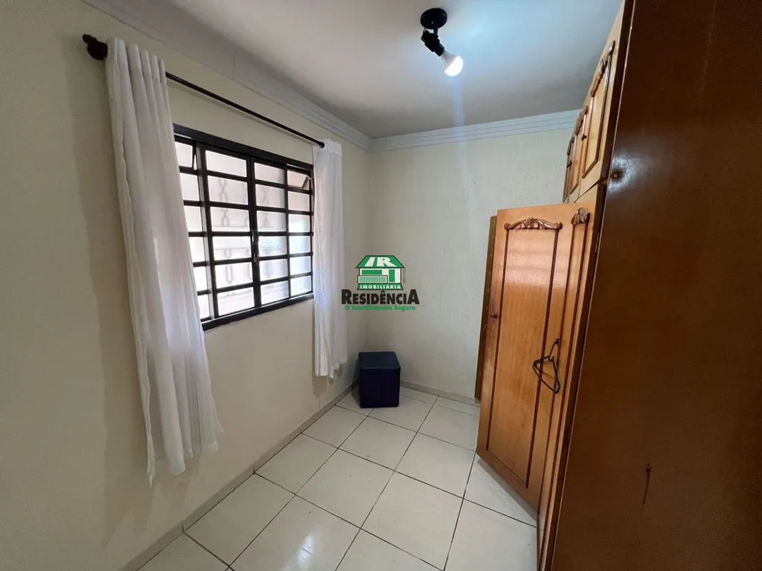 Garagem para 2 carrosSala espaçosa3 quartosEscritórioBanheiro socialCozinha ampl...