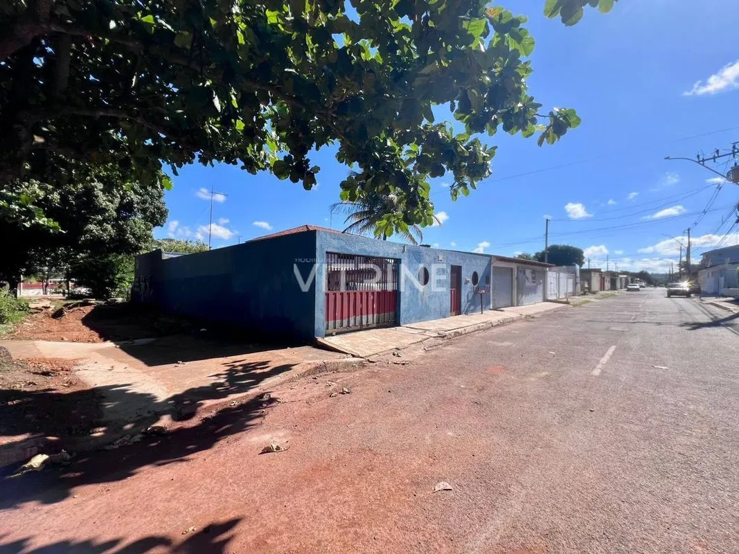 Quadra 18 Setor Oeste Gama, casa com 3 quartos. 3 Quartos  Sala de TV  Área com ...
