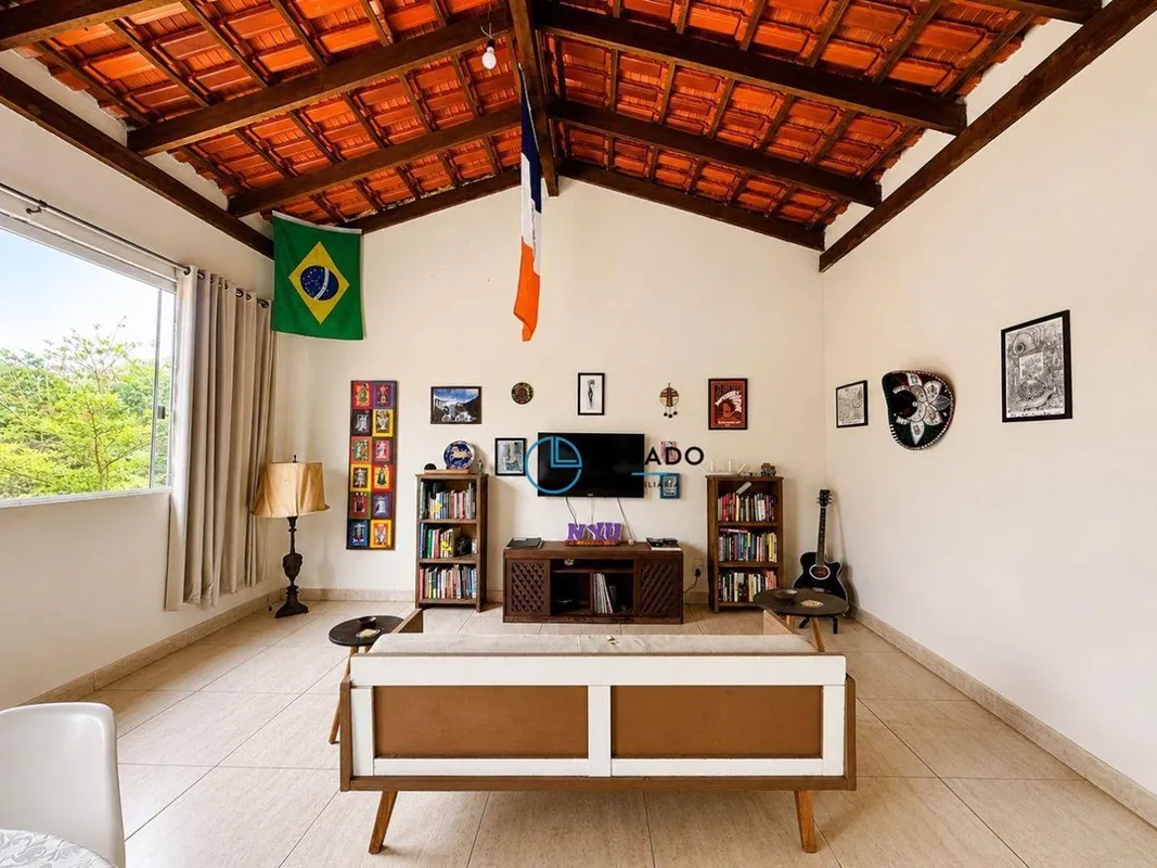Invista em uma casa em terreno rural e desfrute de um estilo de vida tranquilo e...