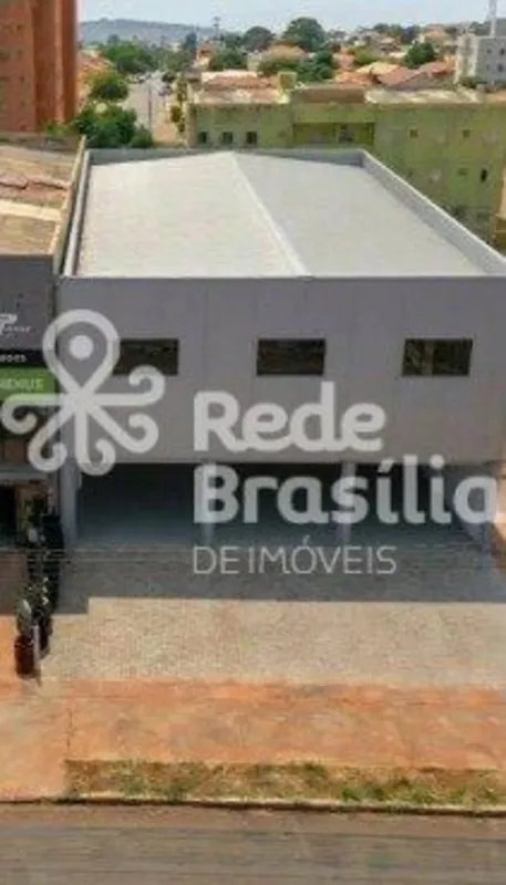 -Galpão Comercial para Aluguel - Samambaia -QS 610 - Samambaia/DF -690 m² de ter...