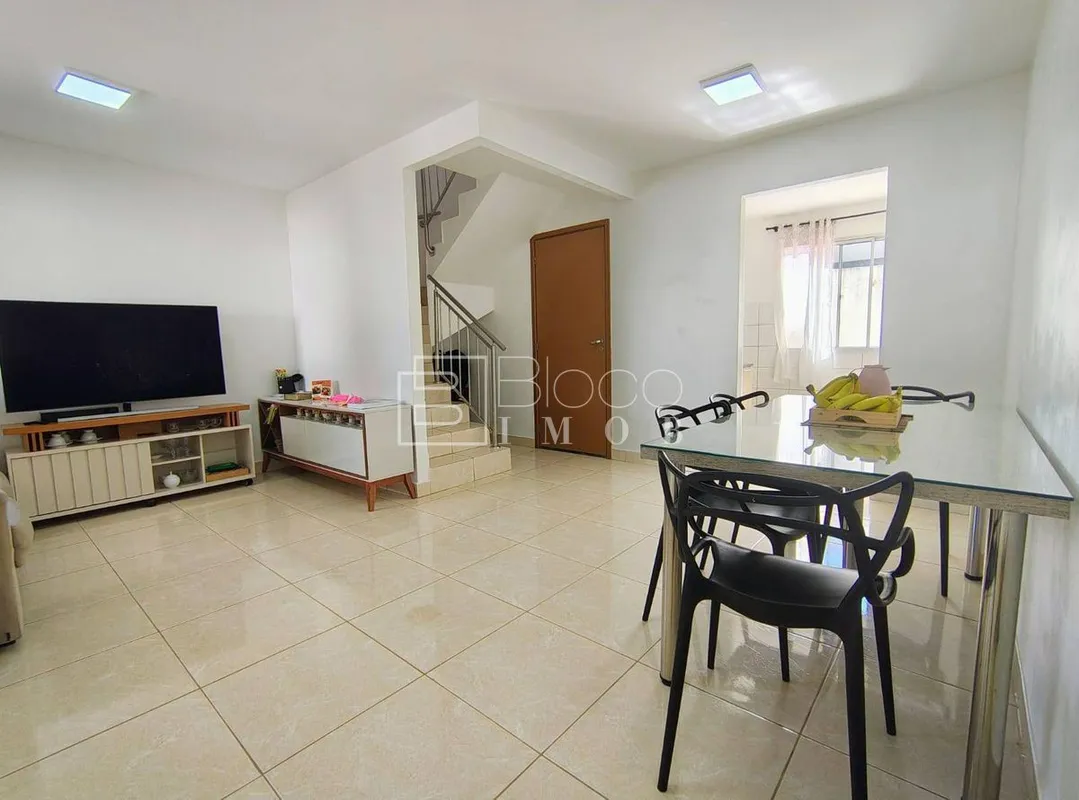 EXCELENTE CASA  PARA QUEM PROCURA CONFORTO E SEGURANÇA COM 3 QUARTOS SENDO 1 SUÍ...