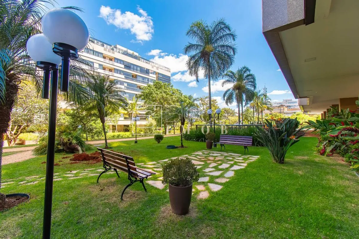 Uma quadra diferenciada por sua localização privilegiada no bairro mais cobiçado...