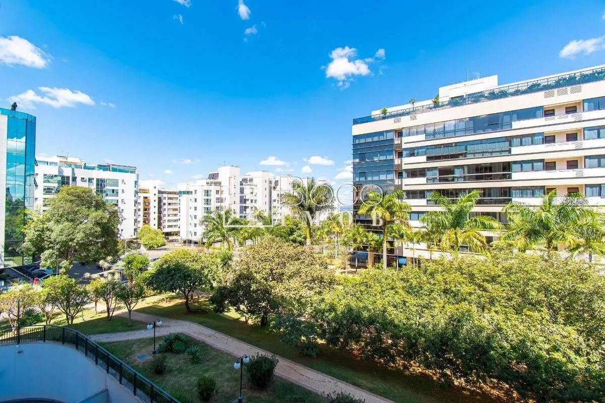 Uma quadra diferenciada por sua localização exclusiva e privilegiada no bairro m...