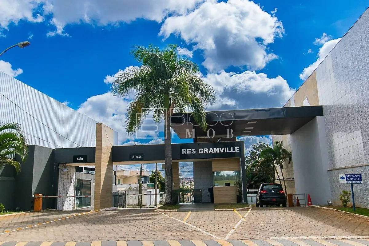 Excelente oportunidade!A Blocoimob vende lote em condomínio fechado, com portari...