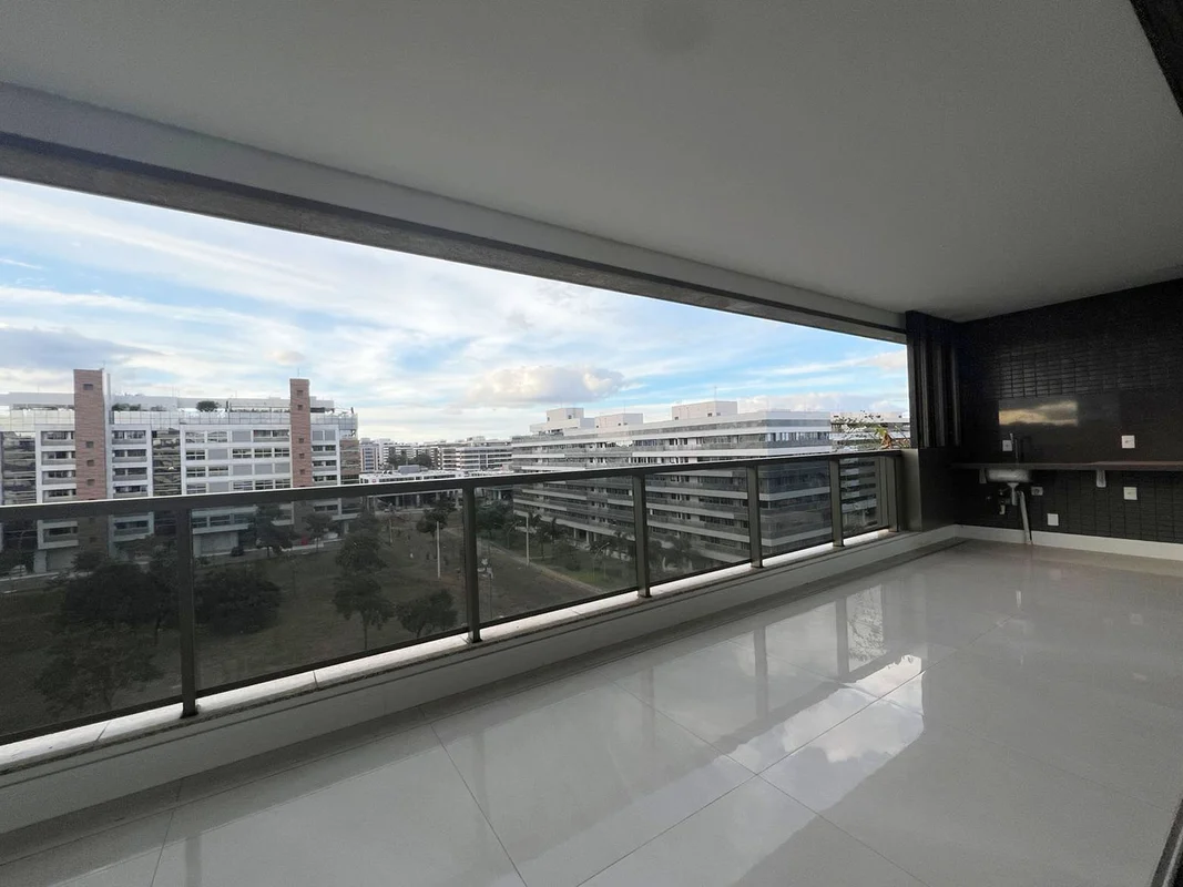 O apartamento que voce precisa para se sentir em casa. 246,25 m² de area util be...