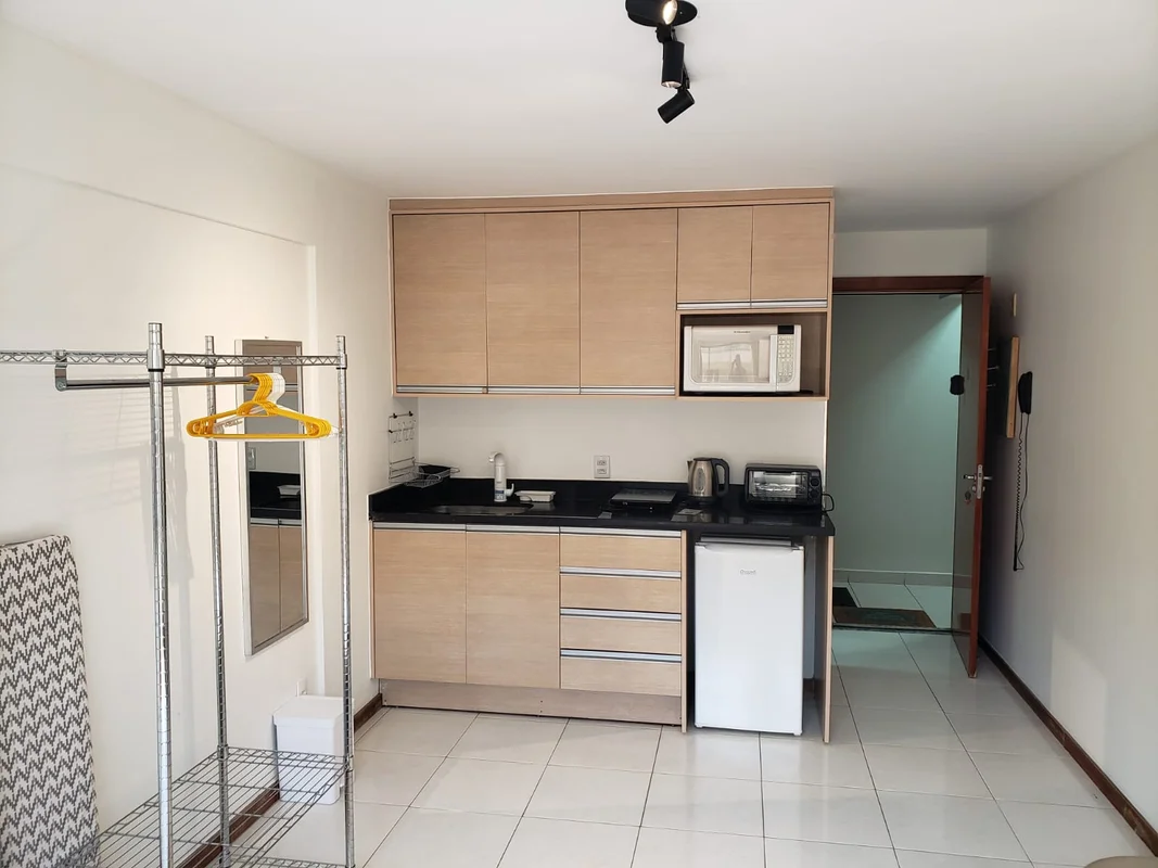 ÓTima kit, TODA MOBILADA, com ar condicionado, frigobar, TV, cama de casal, louç...