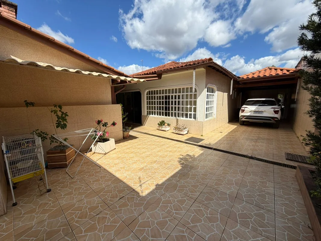 Casa Gama setor Sul quadra 03 Lote:312m2 Área construída: 220m2 (aproximado 4 qu...