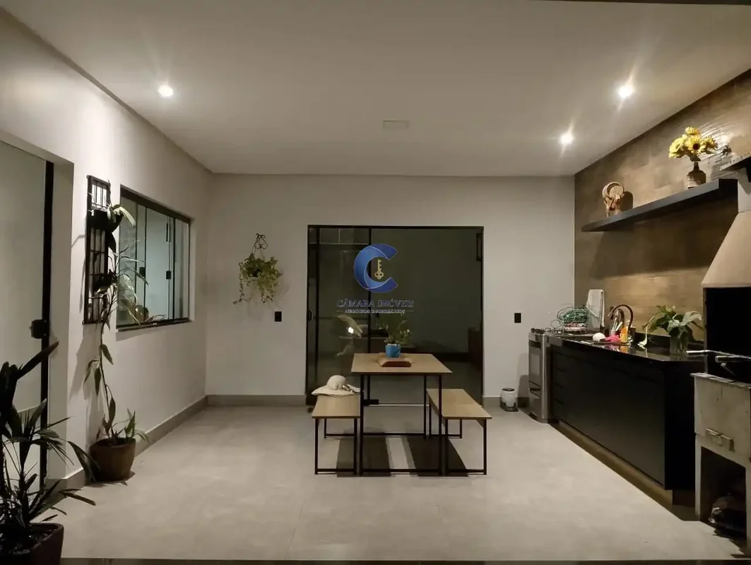 Descubra uma bela casa à venda no coração de Caldas Novas/GO, que une conforto e...