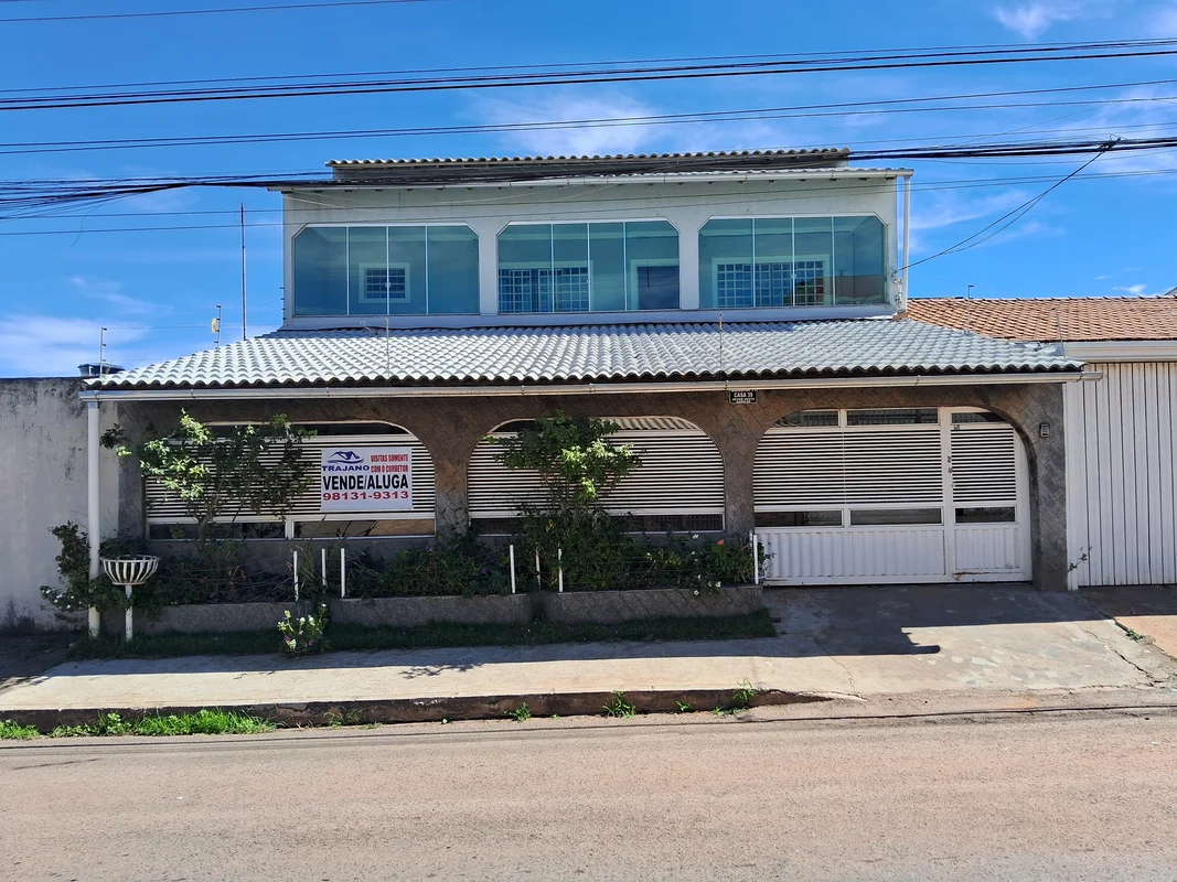 TRAJANO ALUGA/VENDEÓTIMO SOBRADO NA QUADRA 11 SETOR OESTE RUA PRINCIPAL PERTO DA...