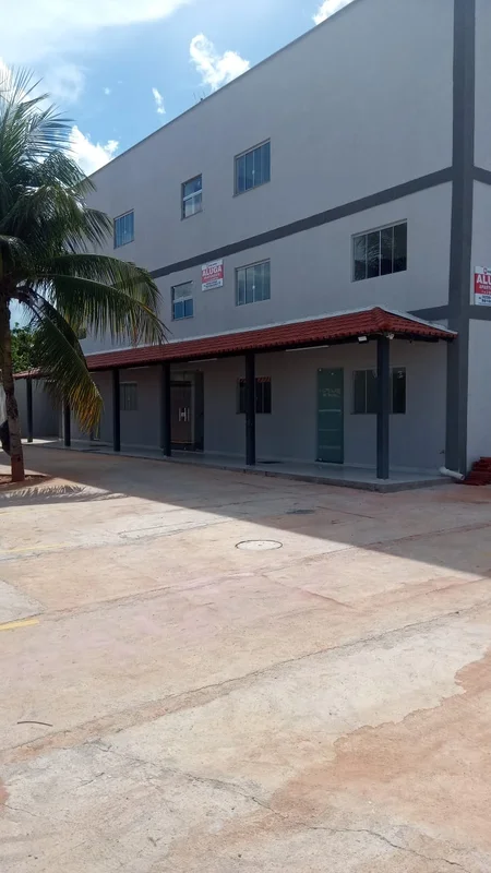 MORADA DO SOL, totalmente reformado e muito bem localizado Edifício com 3 andare...