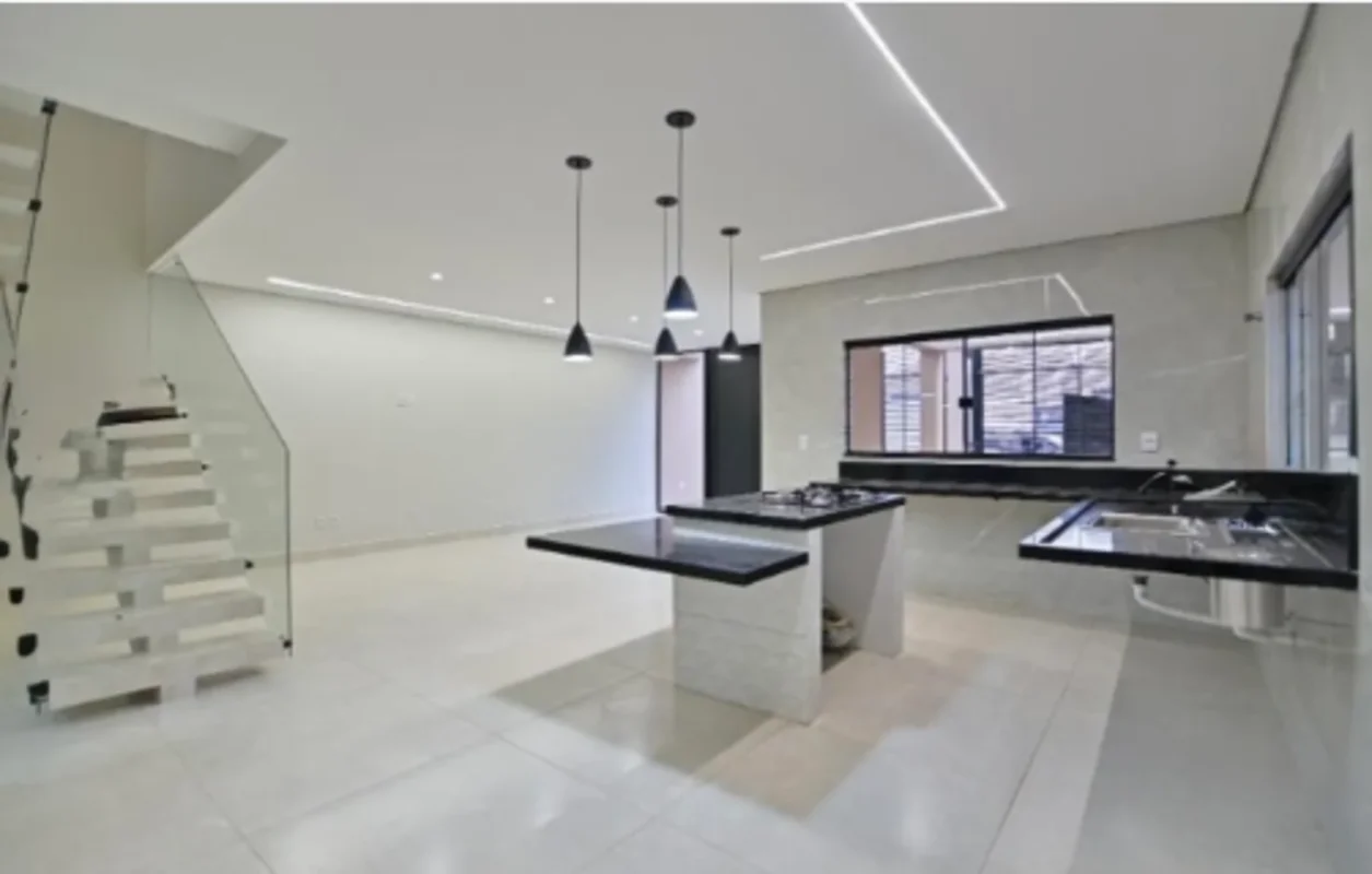 CASA DE ALTO PADRÃO NO GUARÁ | 380m² | 4 QUARTOS | TERRAÇO COM CHURRASQUEIRASe v...