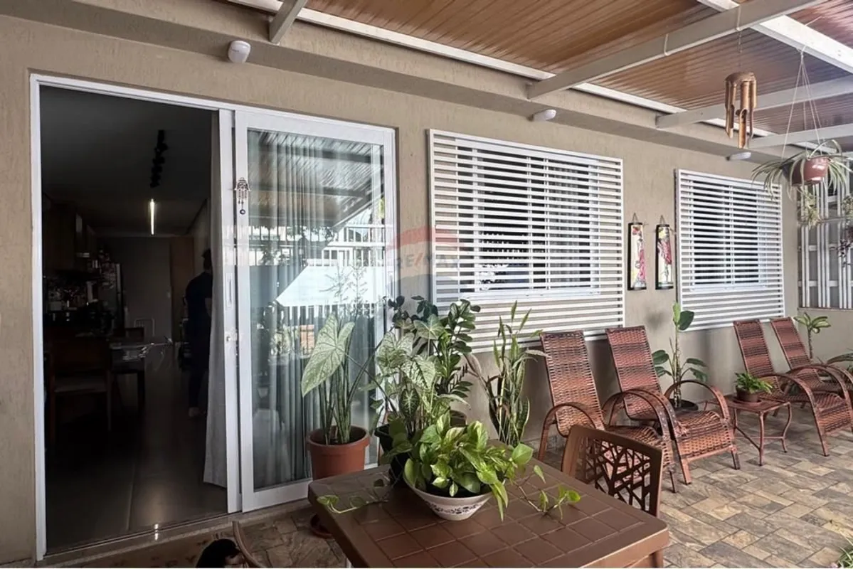 REMAX Prime Home VENDE Casa nova na Asa Sul Apresento uma casa encantadora na As...