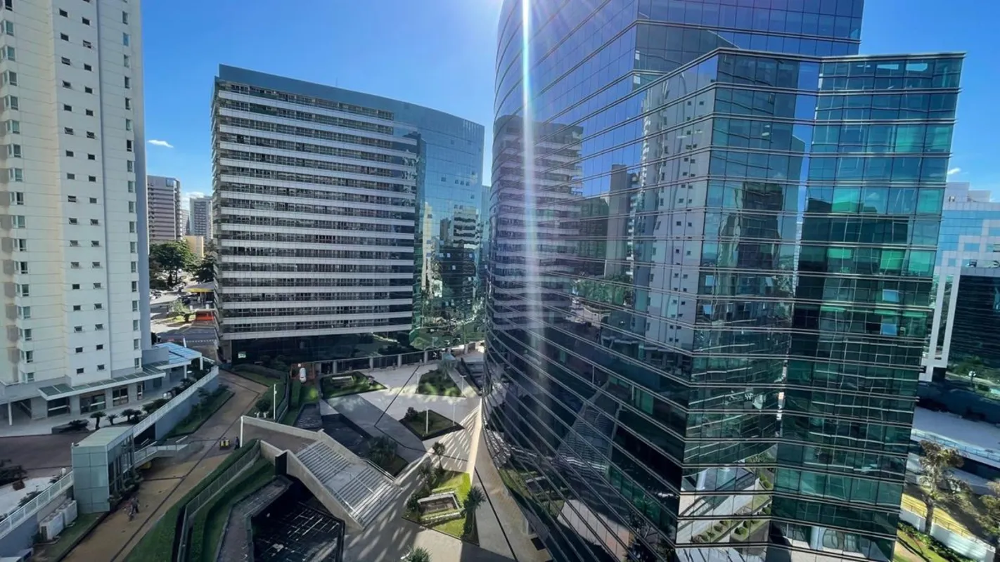 Invest Flat Imobiliária aluga apartamento de 28m², no 9º andar no Ed. Vision!Exc...