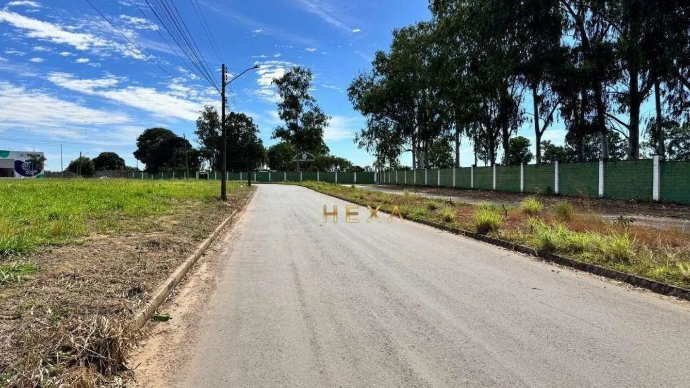 Você procura o local ideal para construir seus sonhos? Esta é a sua chance! Apre...