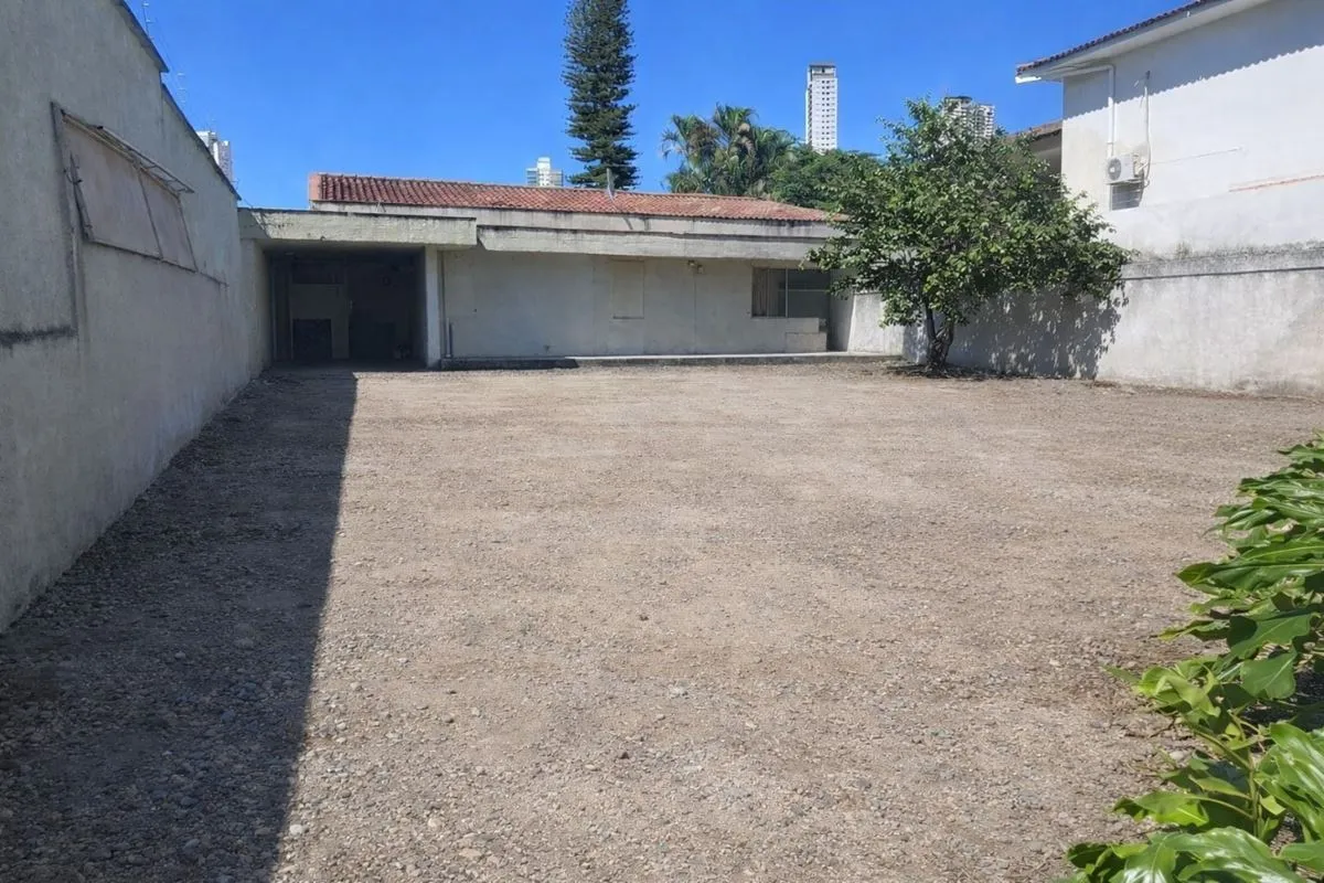 GH2648 - Área total: 600 m²;- Excelente oportunidade para investidores e constru...