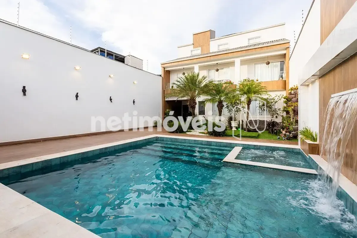 Casa de alto padrão - QNA 11 Taguatinga Localização:Localizada em uma região val...