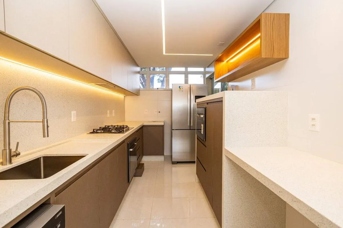 UM APARTAMENTO PARA ENTRAR E MORAR TOTALMENTE REFORMADO E LINDÍSSMOSe você procu...